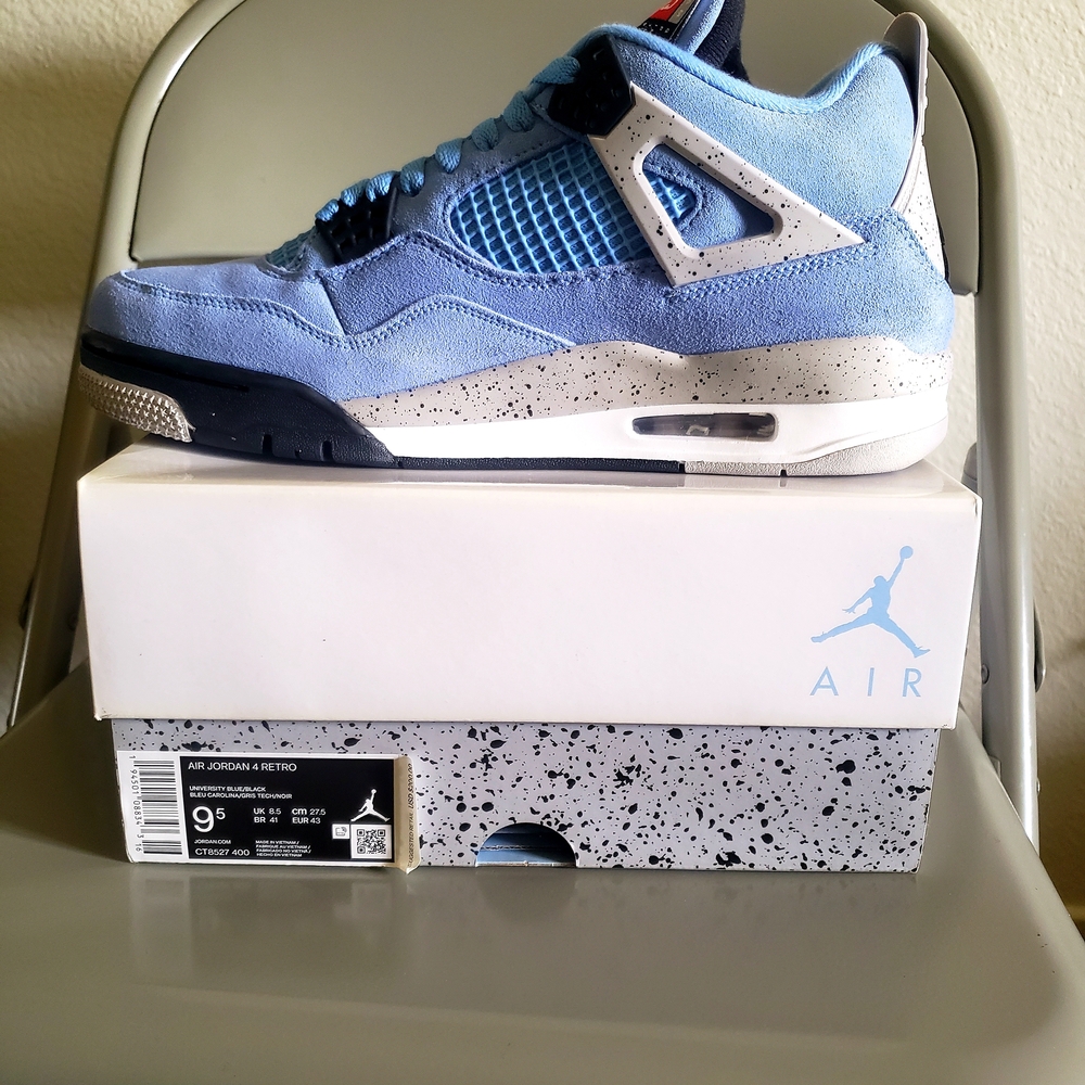 Jordan University Blue Sneakers Air Jordan 4